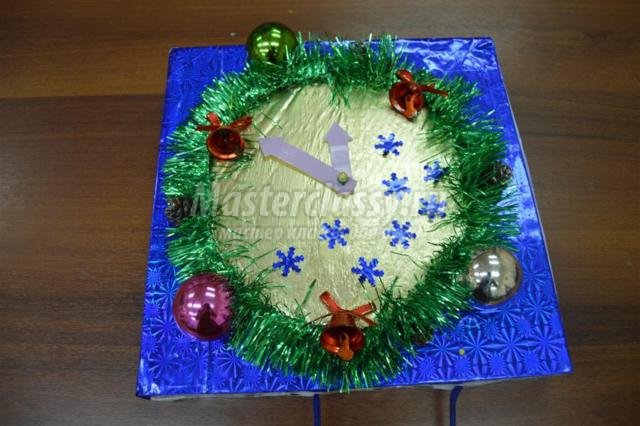 Новогодние поделки из коробок часы Новогодние поделки из коробок часы