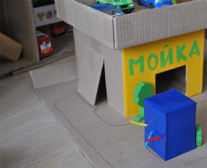 Автозаправка из картона 101