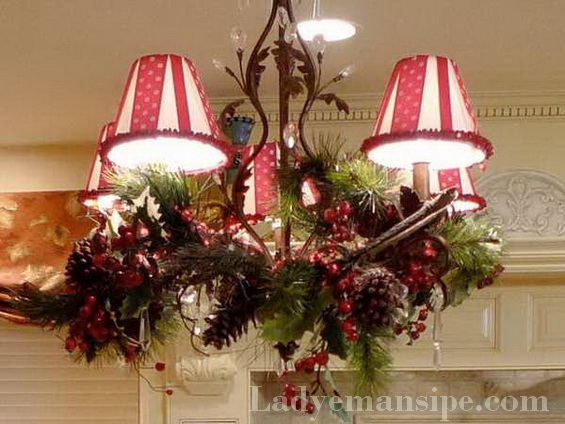 Очень веселые картинки - Страница 9 830082-christmas-decorating-ideas-chandeliers-1