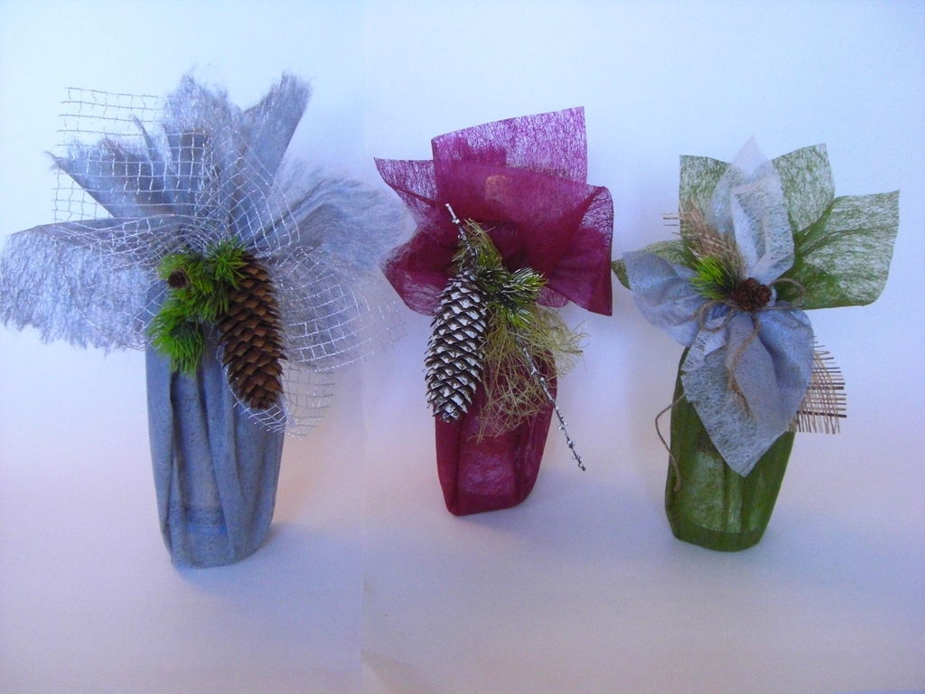 Маленькие подарки коллегам. Упаковать крем в подарок. Подарки мэри кэй. Новогодняя упаковка мэри кэй. Упаковка натуральной косметики.