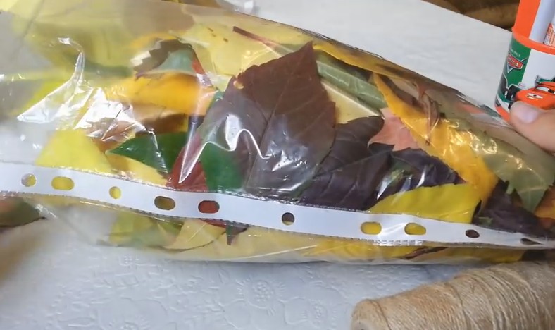 Сова из листьев в пакете. Сова из листьев в пакете. Пакеты из листьев. Сова из листьев. Пакеты из листьев.