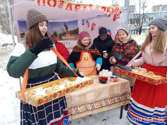 Блинная композиция на масленицу на конкурс. Масленица композиция. Блинная композиция на Масленицу. Композиция на Масленицу своими.